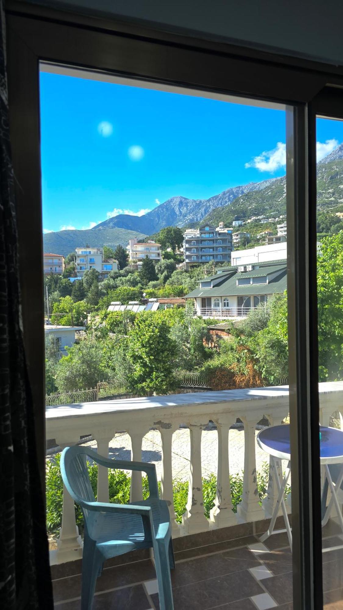 Azure With Sea View Drymades Appartamento *