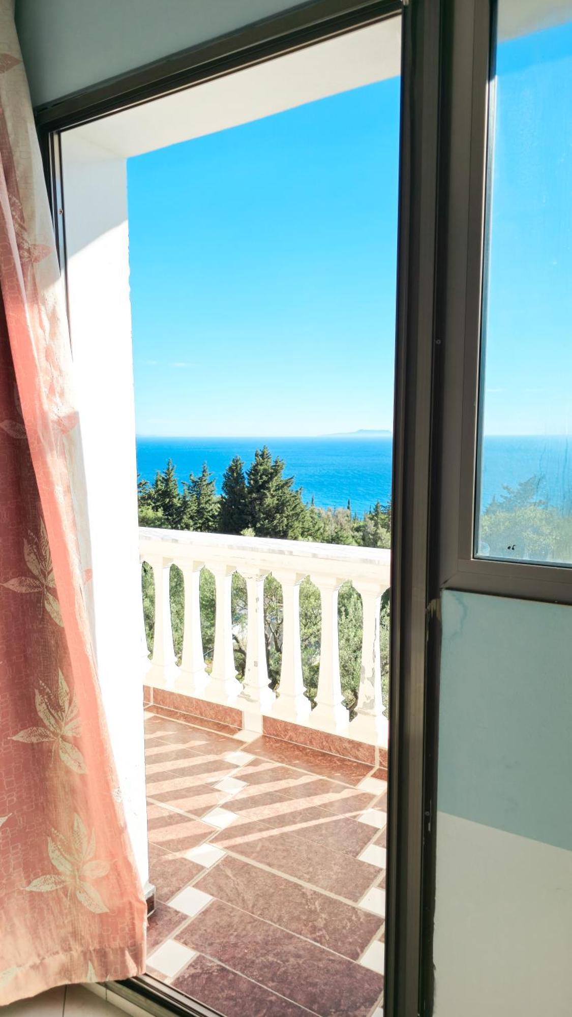 Apartment Azure With Sea View Drymades