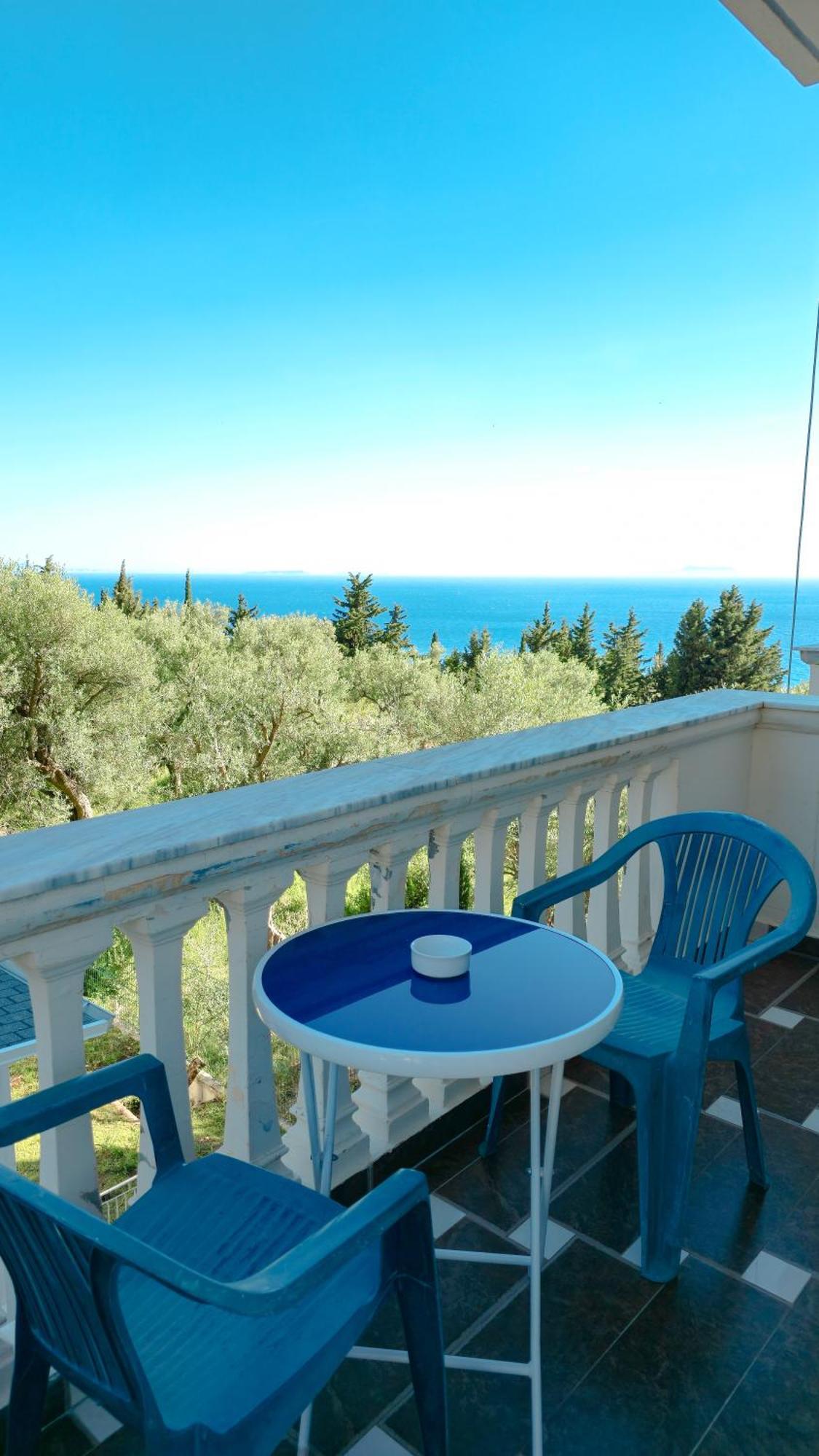Azure With Sea View Drymades Appartamento *